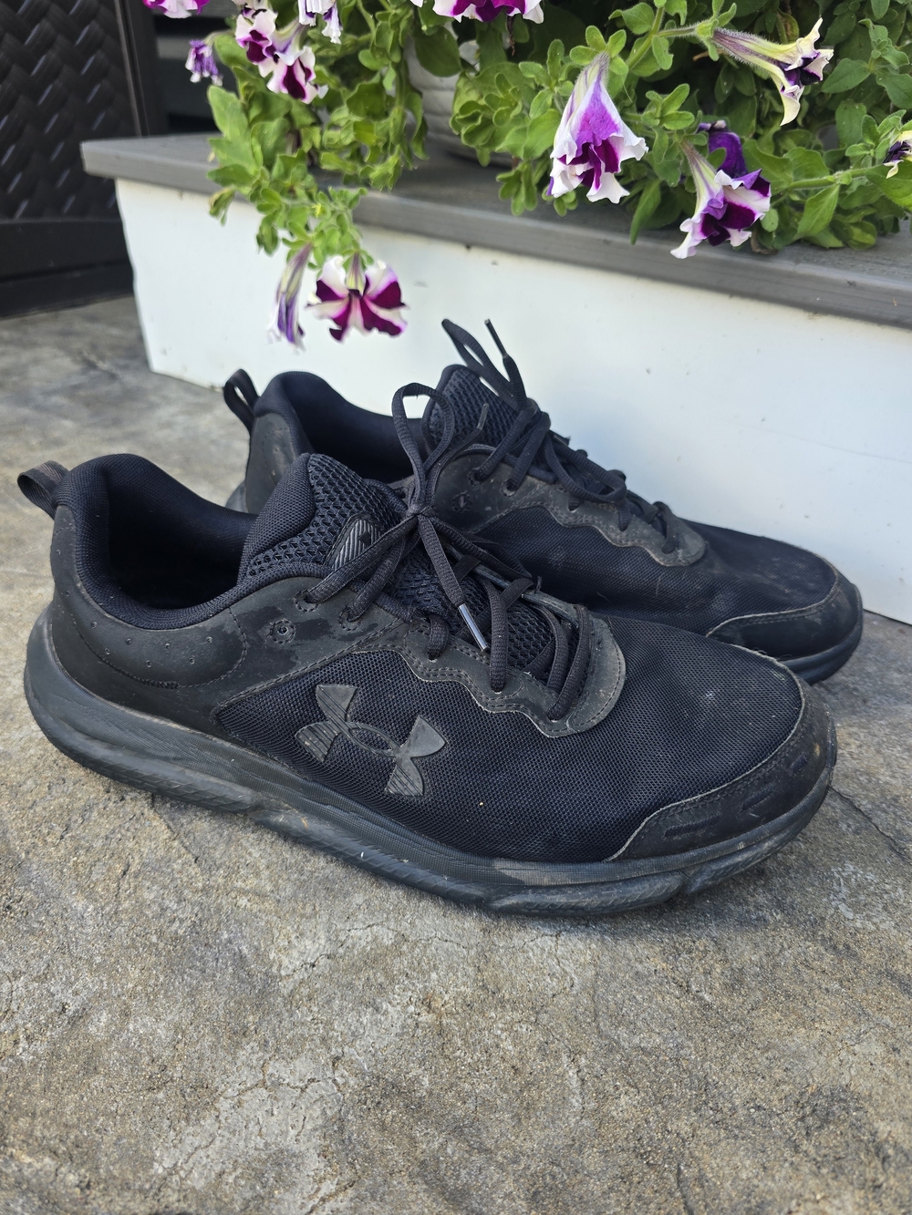 Under Armour Men’s Black Tennis Shoes Size 15